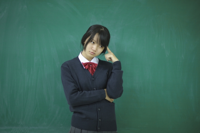 悩む女子高生